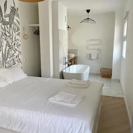 Superbe Studio Frontiere Monaco Avec Climatisation Et Terrasse Au 5e Etage Avec Ascenseur *